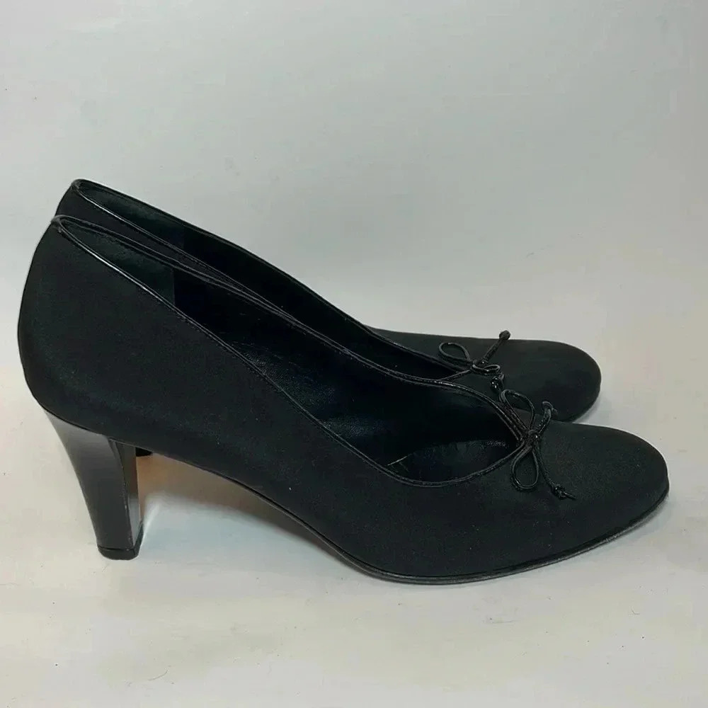 Salvatore Ferragamo black canvas/leather bow heels size 8B